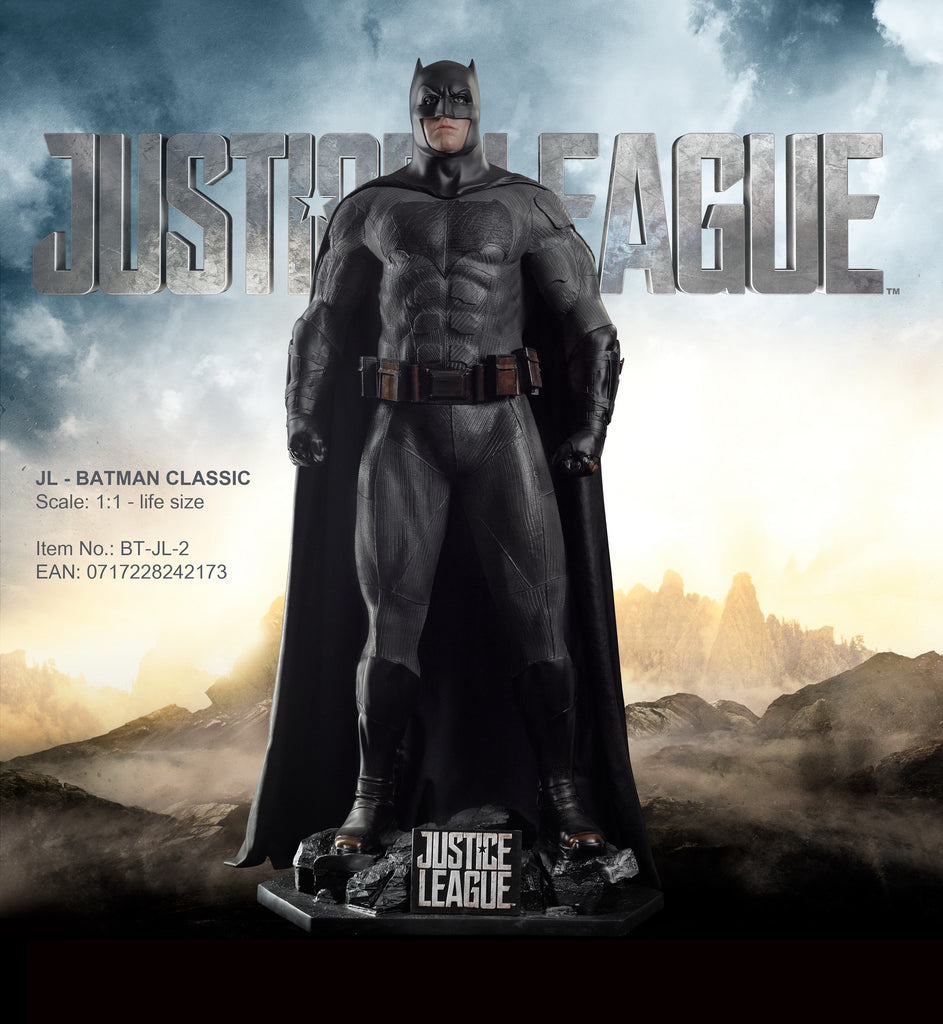 JUSTICE LEAGUE - "BATMAN" LIFE-SIZE STATUE (CLASSIC SUIT)