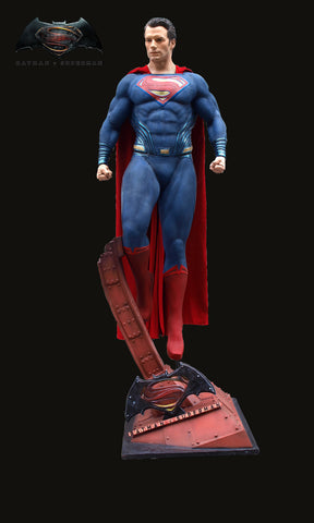 Batman v Superman - Dawn of Justice: SUPERMAN Life-size statue (available in April 2016)